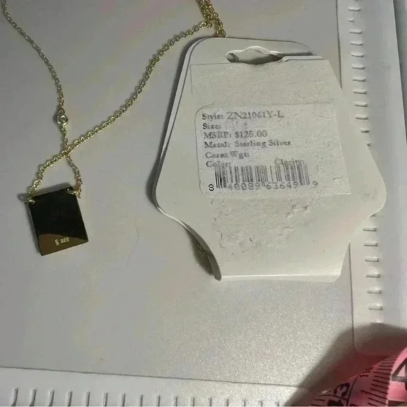 Savvy Cie – 18K Gold Vermeil Script Initial Pendant Necklace - Letter-L - Picture 4 of 5